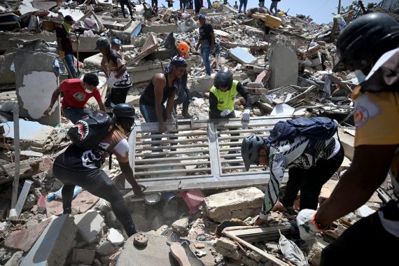 Race against time to rescue survivors after Venezuela earthquakes strike