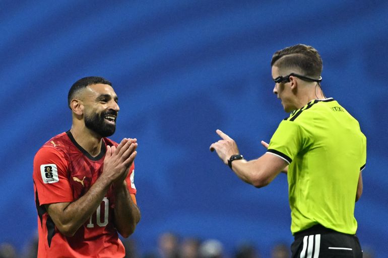 French referee Francois Letexier speaks with Egypt's forward #10 Mohamed Salah during the 2026 World Cup round of 16 football match between Argentina and Egypt at Atlanta Stadium in Atlanta on July 7, 2026. (Photo by ROBERTO SCHMIDT / AFP)