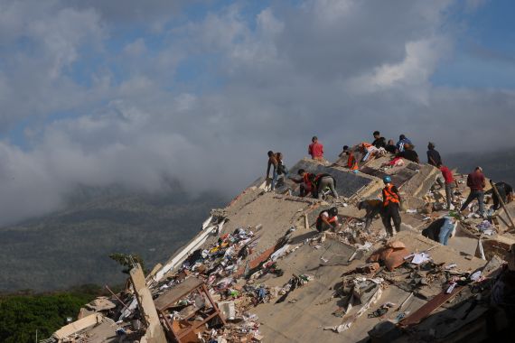 Over 1700 dead in Venezuela after devastating twin earthquakes
